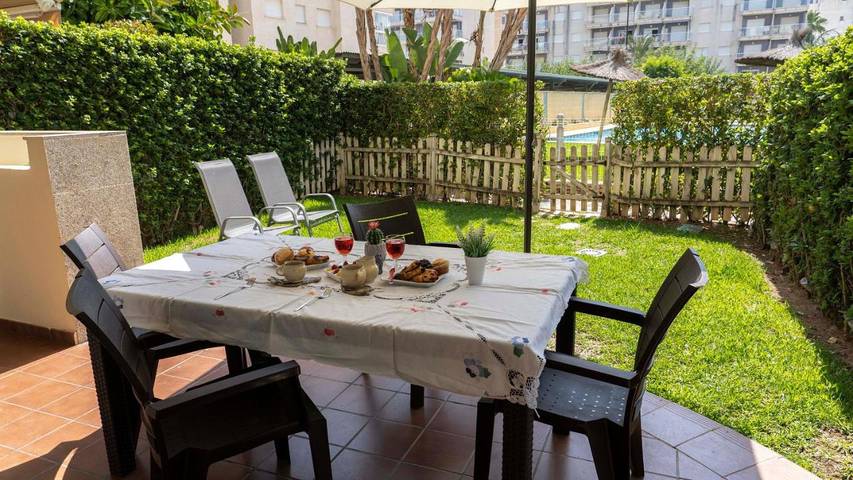 Apartamento para 5 personas, con Terraza además de Jardín y Piscina en Daimuz