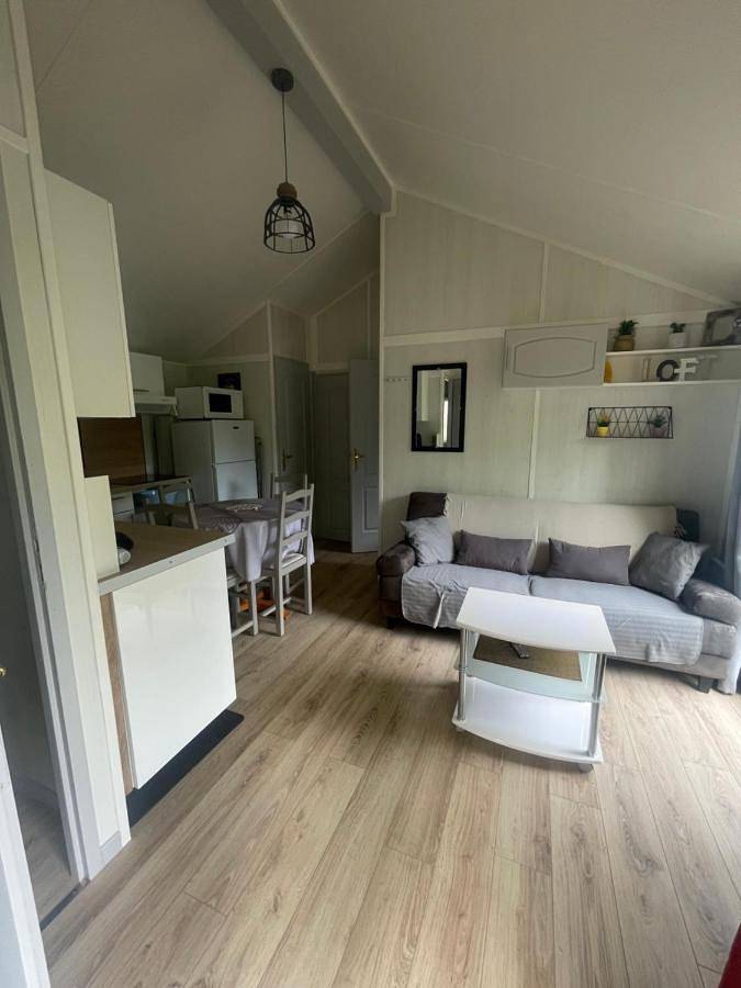 Gîte pour 4 personnes, avec terrasse ainsi que vue et piscine, animaux acceptés à Lissac-sur-Couze - 2