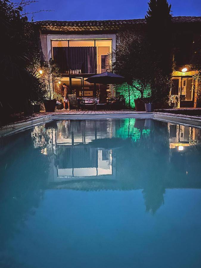 Location de vacances pour 8 personnes, avec vue ainsi que jardin et piscine à Sainte-Cécile-les-Vignes - 2