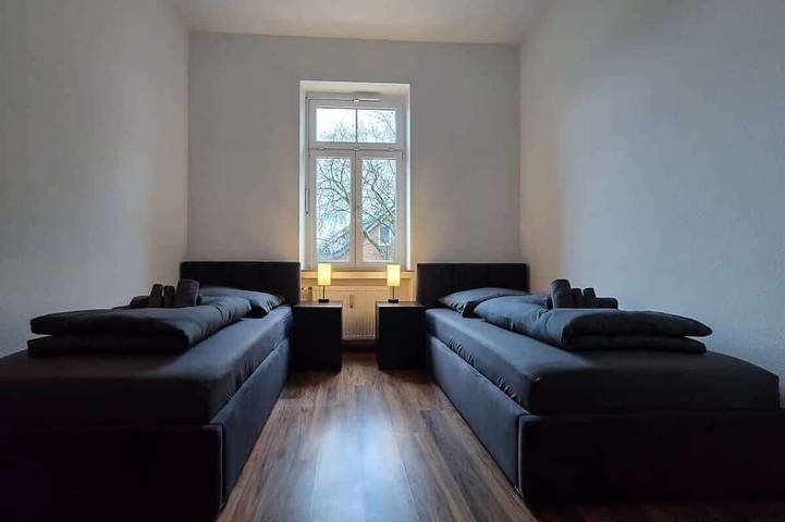 Ganze Wohnung, Alpha Apartments: 2 Sz + Terrasse, grünes Viertel in Krefeld, Niederrhein