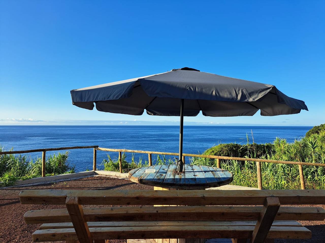 Ferienhaus 'Baía Do Porto Das Lajes' mit Meerblick, privater Terrasse und Wlan in Lajes das Flores, Flores (Azoren)