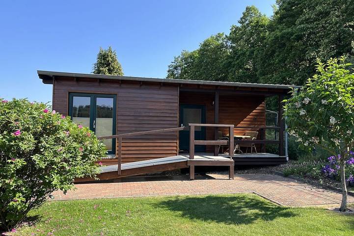 Ferienhaus für 3 Personen, mit Garten und Pool sowie Sauna in Bad Emstal