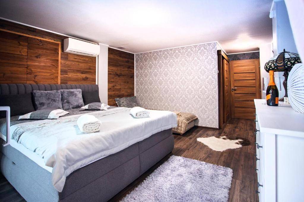 Five-Bedroom House in Bratislava, Región de Bratislava