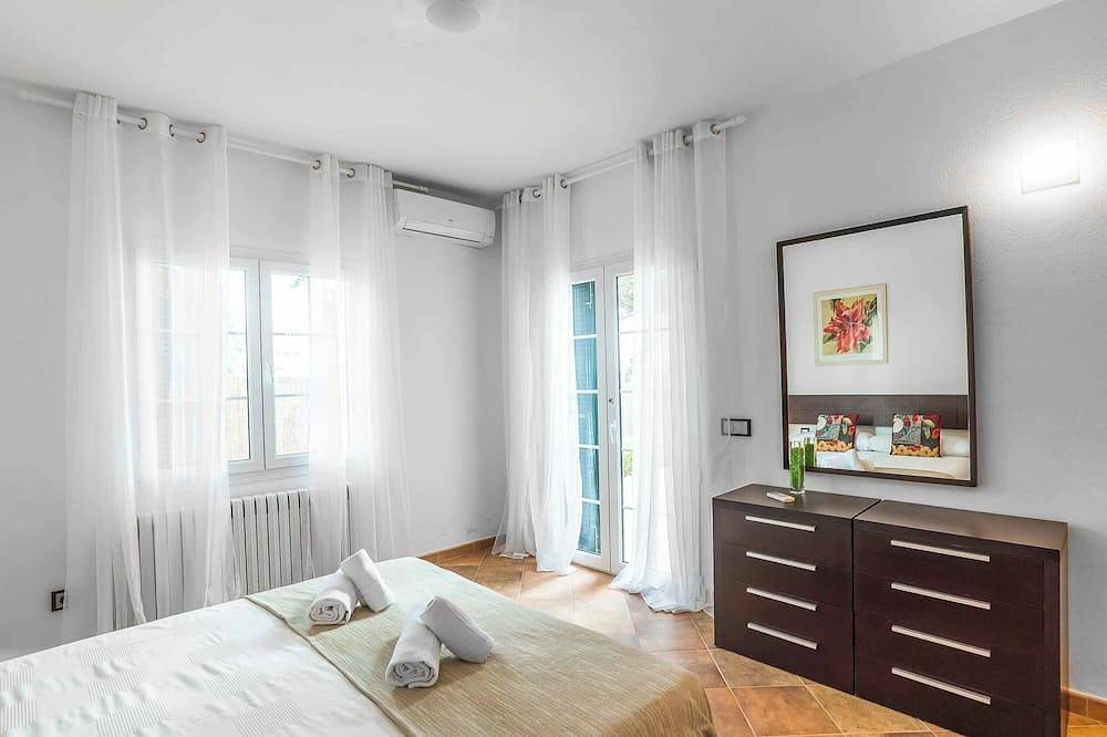 Arena Blanca - Cinq Chambres Villa, Couchages 10 in Punta Prima, Sant Lluís