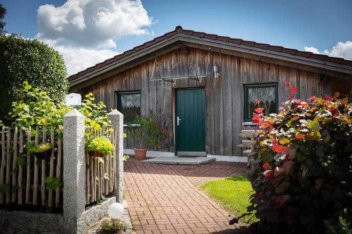 Ferienwohnung für 4 Personen, mit Balkon und Balkon/Terrasse sowie Terrasse und Garten