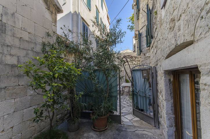 Gîte pour 2 personnes, avec Terrasse et Jardin à Split - 3