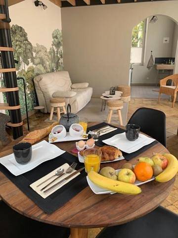 Chambre d’hôte pour 4 personnes, avec Terrasse ainsi que Jardin et Vue à Mamers