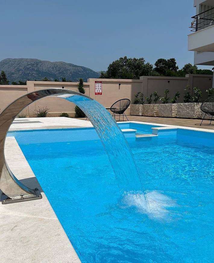 Ferienwohnung für 4 Personen, mit Balkon/Terrasse und Pool in Montenegro
