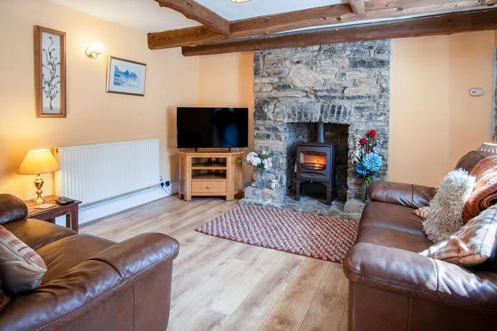 Cottage for 7 people, with terrace, with pets in Gower