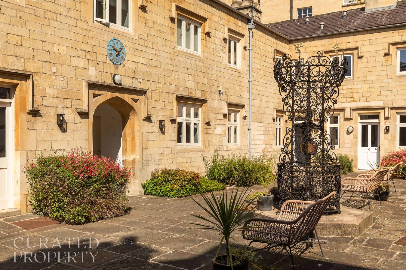 Entire apartment, Super King Suite Â· Quiet Courtyard, Central Bath in Bath, Bath & North East Somerset