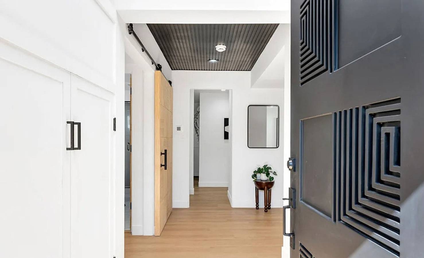 Villa Green in Los Angeles in Brentwood Heights, Los Angeles