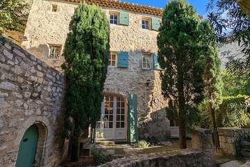 Gîte pour 6 personnes, avec jardin dans Abbaye de Saint Michel de Frigolet