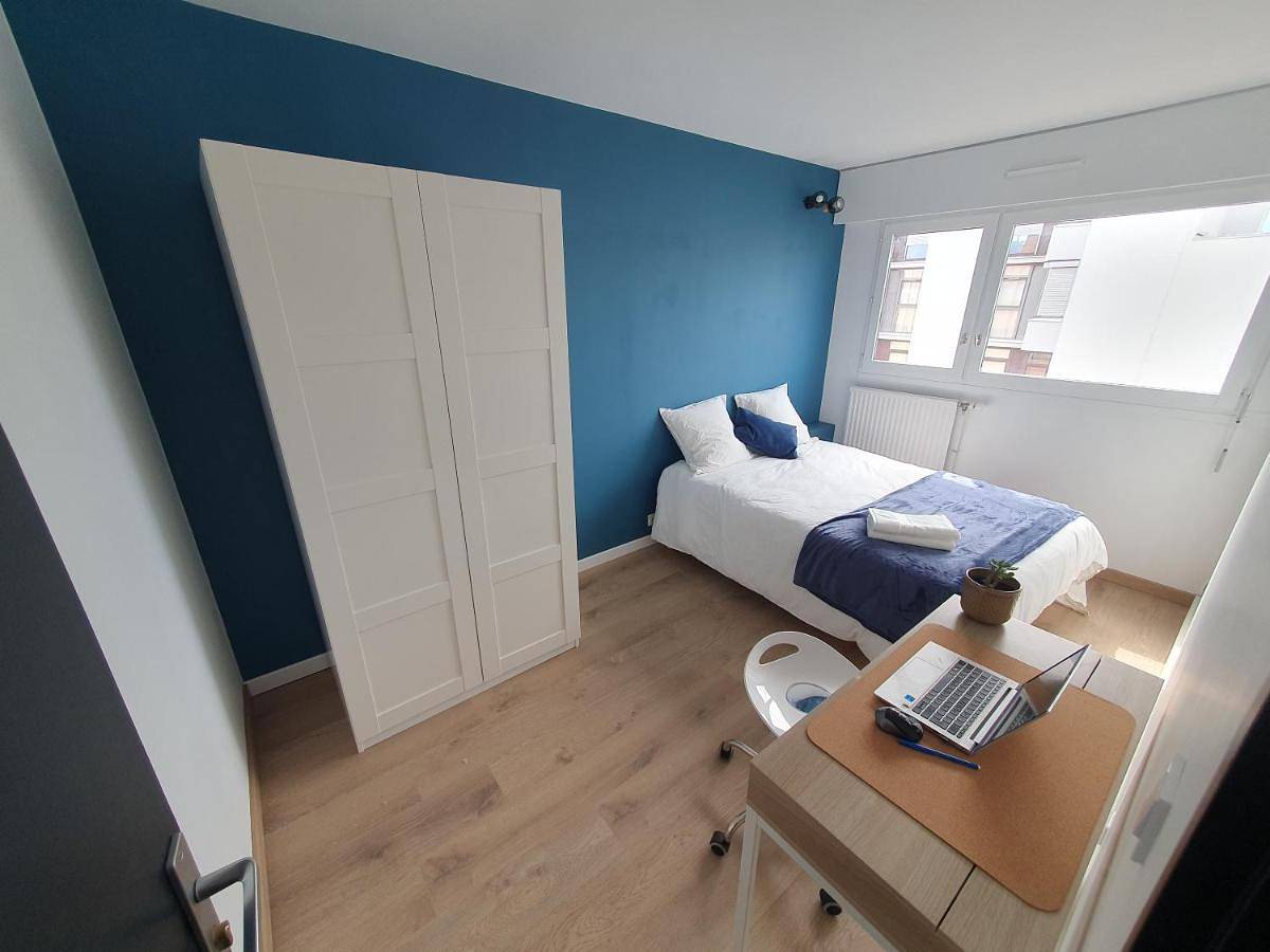 Appartement de vacances entier, Two-Bedroom Apartment with Balcony in Guyancourt, Yvelines