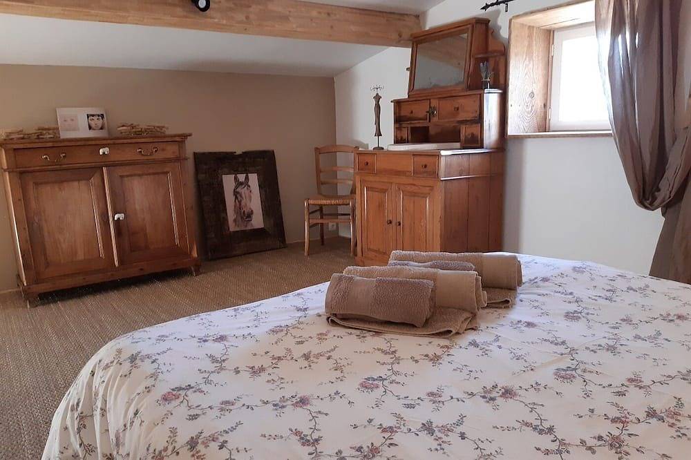 5mn from Uzes, air-conditioned gîte in the heart of the vineyards in Blauzac, Nimes region