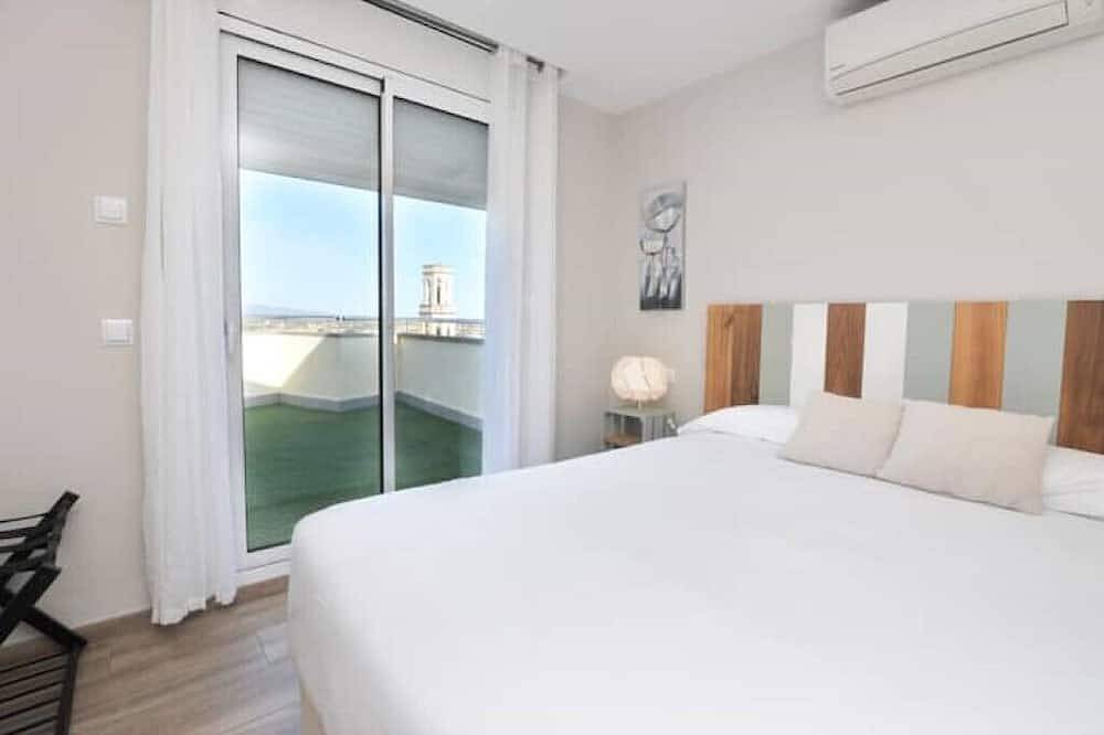 Apartamento entero, ¡Ático con terraza privada delante del Museo Dalí! in Figueras, Alt Empordà