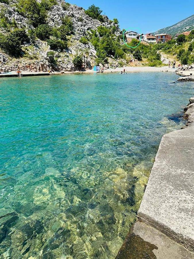 Ganze Wohnung, Beachfront House Robert with Pool in Cesarica, Naturpark Velebit