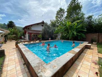 Gîte pour 4 personnes, avec piscine ainsi que jardin et vue à Macaye