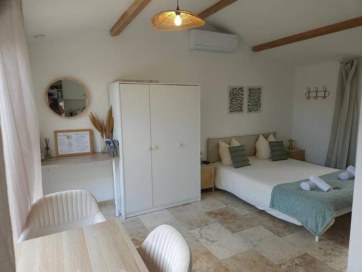 Gîte pour 2 personnes, avec vue et terrasse à Beaumettes - 4