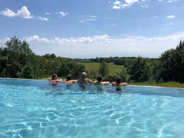 Location de vacances pour 15 personnes, avec jardin ainsi que vue et piscine à Saint-Félix-de-Bourdeilles