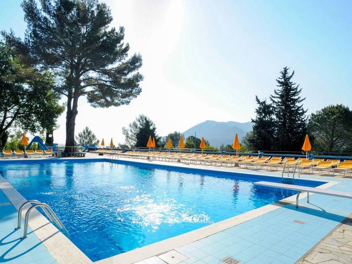 Location de vacances pour 4 personnes, avec Terrasse ainsi que Piscine et Sauna à Villanova d'Albenga