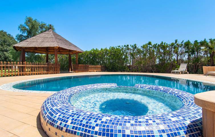 Elegante Apartamento 2BR con Piscina y Terraza - Cerca de Consell in Consell, Interior de Mallorca