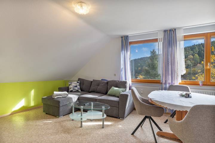 Appartement entier, Appartement 'Schellis' avec vue sur la montagne, balcon et Wi-Fi in Enzklösterle, Forêt Noire du Nord