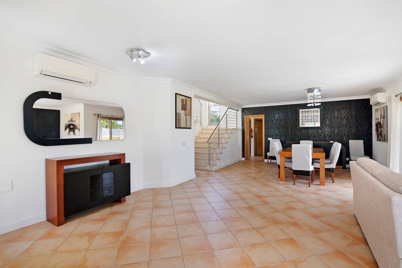 V4 with Private Pool in a Peaceful Location in Guia, Faro District