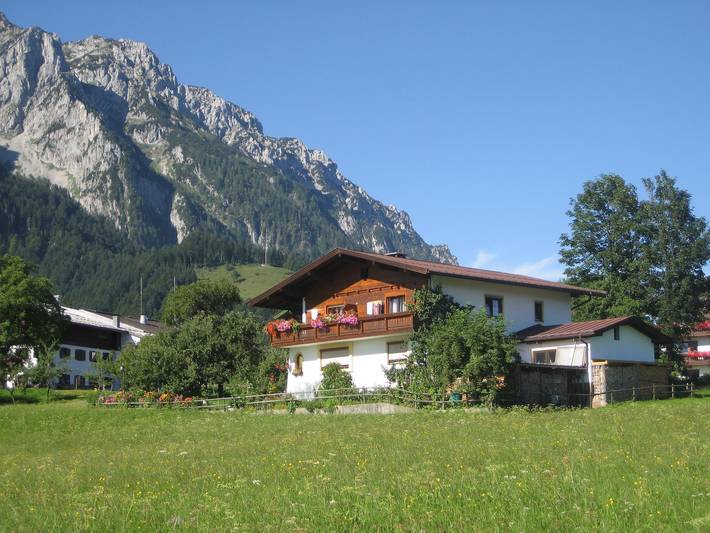 Ferienwohnung für 9 Personen, mit Pool und Seeblick sowie Balkon und Garten in Walchsee - 2