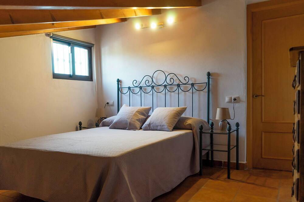 Casa Rural Mis Niñas. Casa ideal para familias, relax, vistas, naturaleza, paz.. in Casabermeja, Provincia de Málaga