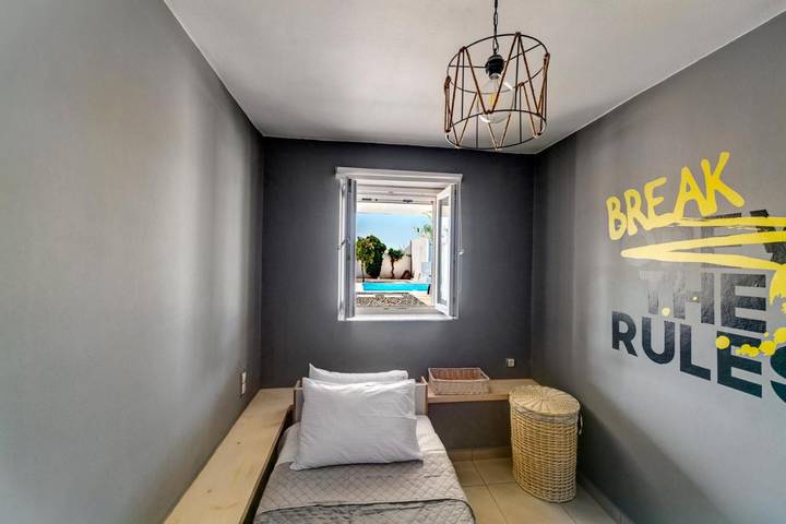 Location de vacances pour 6 personnes, avec jardin et vue ainsi que terrasse et piscine dans Finikas - 2