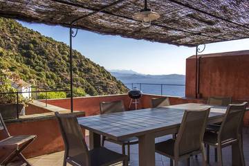 Gîte pour 10 personnes, avec jardin et terrasse à Nonza