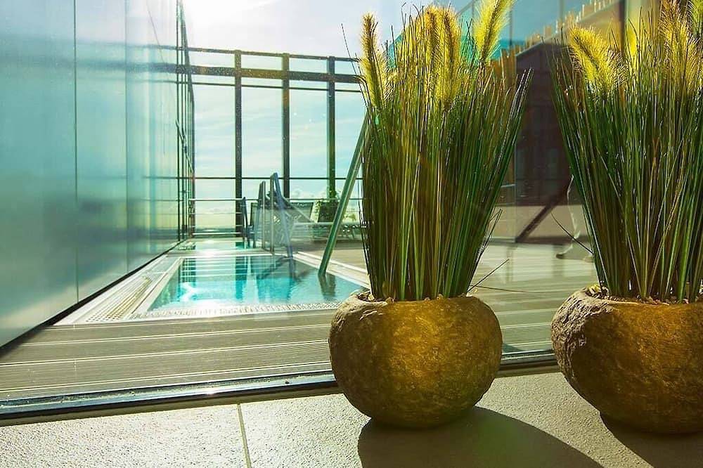 Wellness Escape in Leiden with Swimming Pool and Scenic Routes in Leiden, Niederländische Nordsee