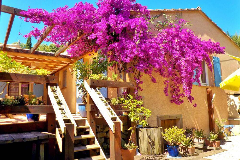 Villa Climatisee,  De Plain-Pied, Vue Mer Et Corse Grand Jardin, Chiens Acceptes in Villeneuve-Loubet, Côte méditerranéenne (France)