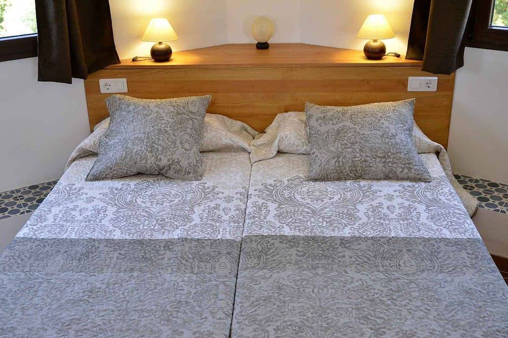Rustic loft 10 km. of Granada, with pool, barbecue and surrounded by greenery in Gabia Chica, Alhendín