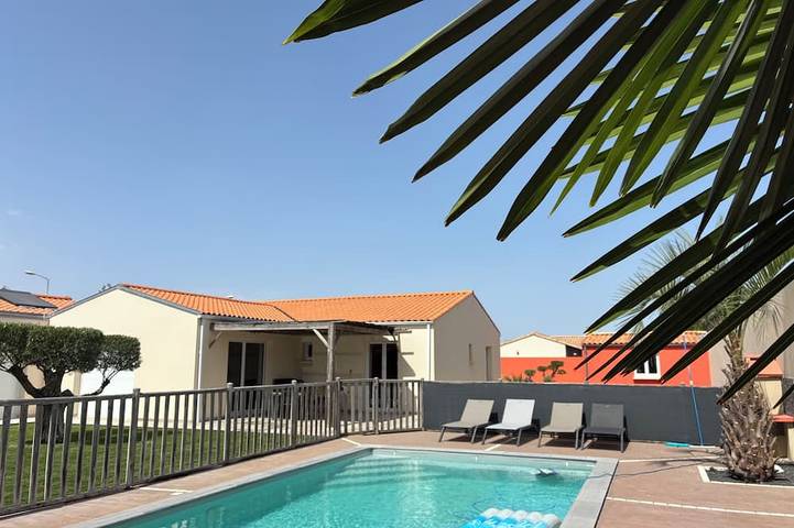 Location de vacances pour 6 personnes, avec Terrasse et Jardin à Vérines