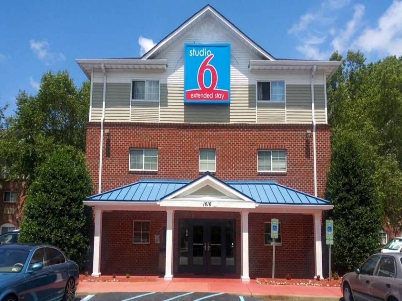 Entire apartment, 1 Queen Bed|Ada/Ri Shower/Smk/Kitchen in Hampton (VA), Hampton City