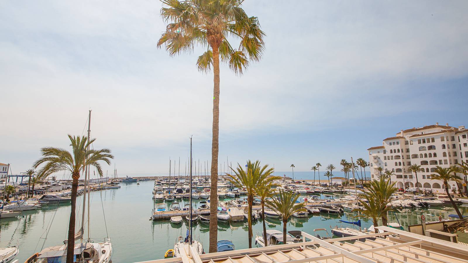 Entire apartment, Marina Apartments, 7.2.2 in Puerto de la Duquesa, Manilva