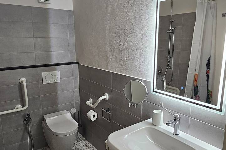 Ganze Wohnung, Garden house 50 meters from the barrier-free bike path in San Remo, Riviera di Ponente