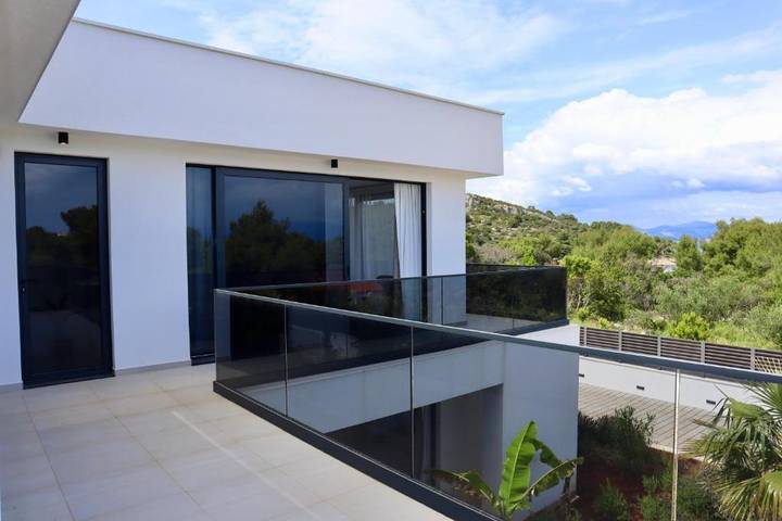 Villa pour 8 personnes, avec sauna ainsi que piscine et jardin dans Šolta