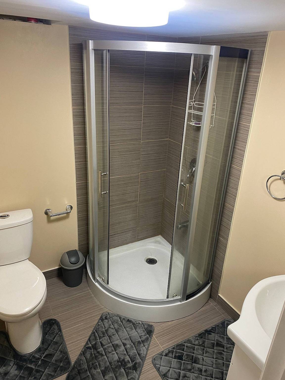 Apartamento inteiro, Apartamento de dos dormitorios recientemente renovado in Mississauga, Lago Ontário (Canadá)