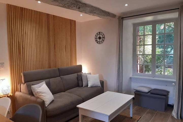 Appartement entier, Studio avec terrasse axe Rennes Saint Malo in La Baussaine, Région de Saint-Malo