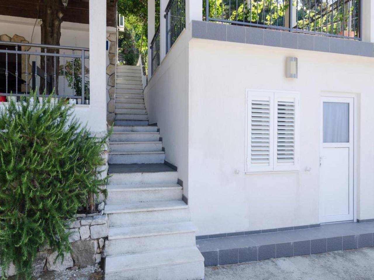 Cijeli apartman, Apartments Ammos - Studio Apartment with Shared Terrace and Sea View in Velika Saplunara, Saplunara