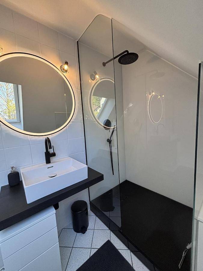 Ferienwohnung für 4 Personen, mit Balkon und Terrasse sowie Garten und Seeblick in Herrsching - 2