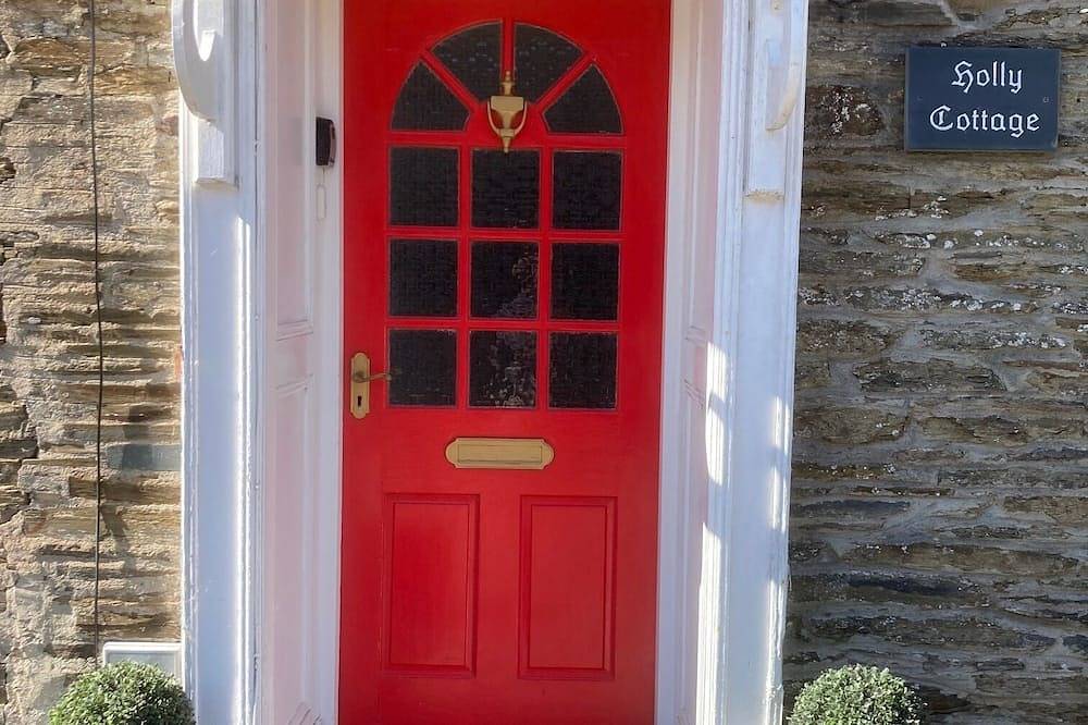 Character Cottage in Old Part of Padstow with private garden and parking in Padstow, Cornwall