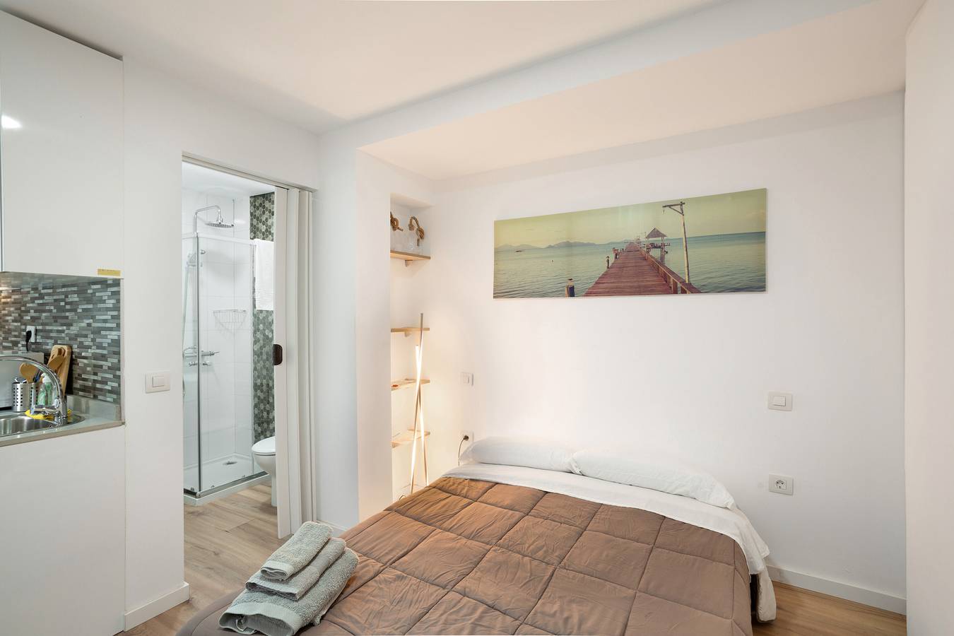 Entire studio, Vacation Studio 'Paula - 13' with Shared Pool, Shared Terrace and Wi-Fi in Arinaga, Agüimes