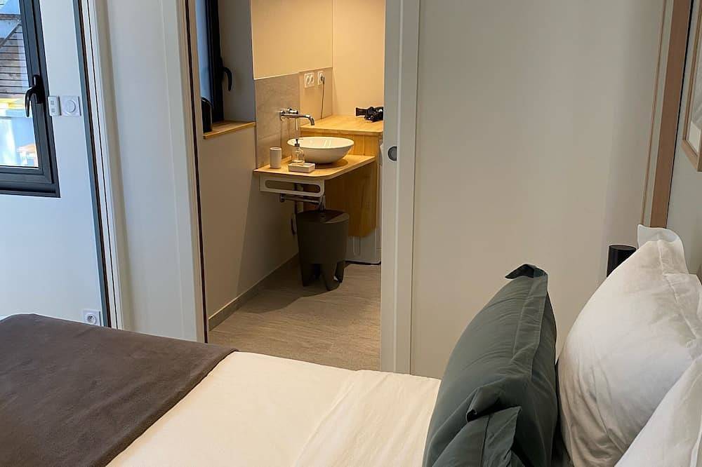 Appartement entier, Gîte d’architecte ‘’ Le Chene ’’pour 2 personnes, au calme, proche transports. in Nantes, Région de Nantes