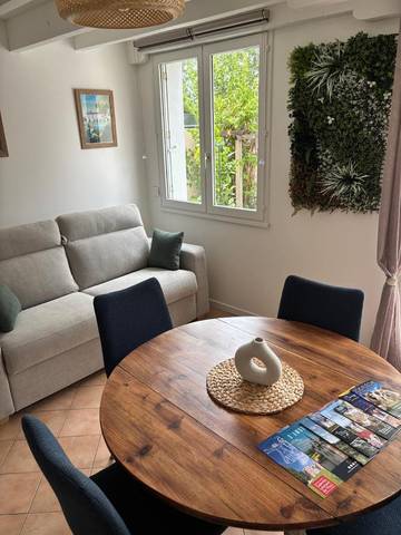 Gîte pour 4 personnes, avec piscine et jardin à Saché