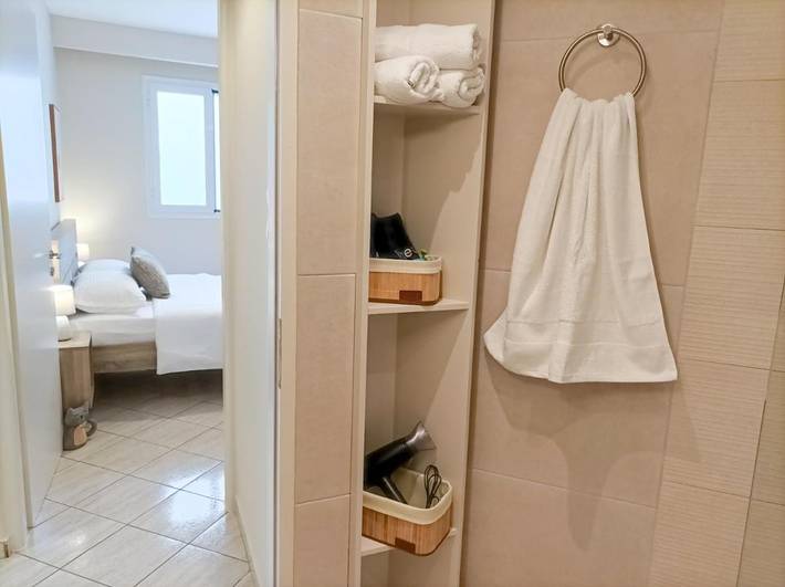 Gîte pour 4 personnes, avec terrasse dans Palaiochora - 2