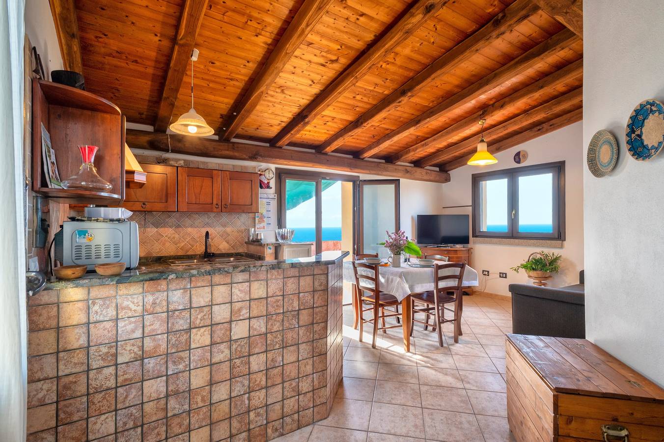 Casa vacanze 'Hakéyah' con vista mare, Wi-Fi e aria condizionata in Castelsardo, Provincia di Sassari