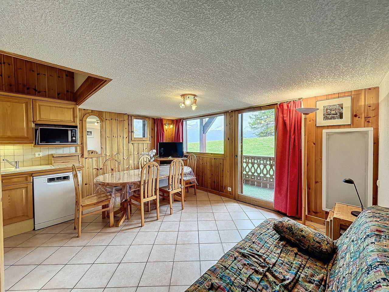Ganze Wohnung, 4-Zimmer-Wohnung in der Nähe des Dorfes Combloux, Terrasse mit Mont-Blanc-Blick, Garage in Combloux, Pays du Mont-Blanc
